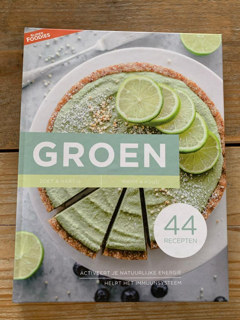 Superfoodies boek met 44 groene superfood recepten, Boeken, Ophalen of Verzenden, Zo goed als nieuw