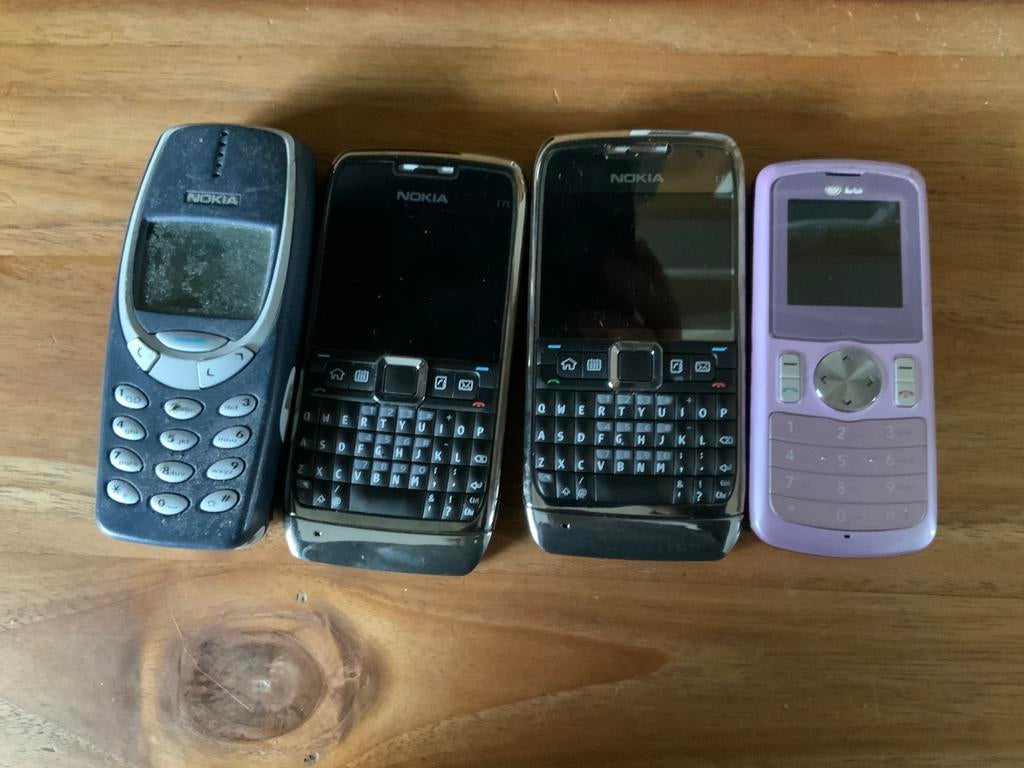 Oude mobieltjes 4x “zie omschrijving”, Telecommunicatie, Mobiele telefoons | Nokia, Ophalen of Verzenden, Zo goed als nieuw, Blauw