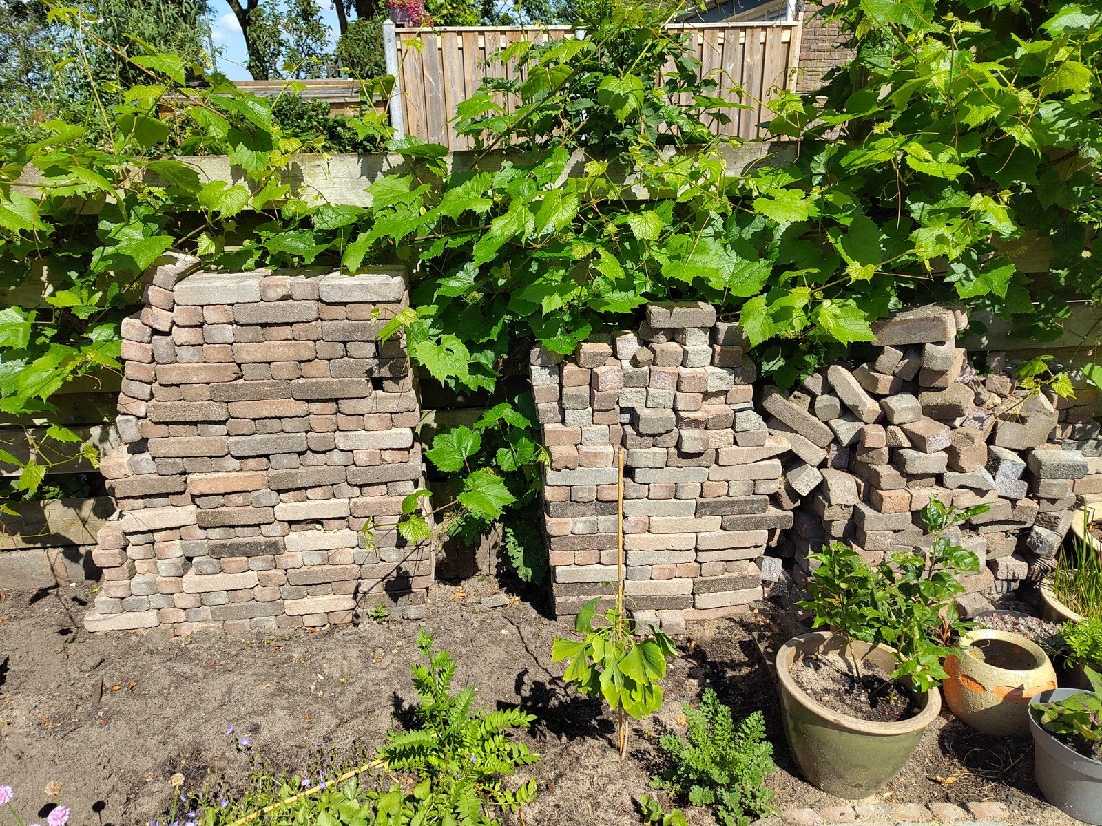 Flinke stapel klinkers / bakstenen, Tuin en Terras, Gebruikt, Keramiek, Klinkers, Ophalen of Verzenden