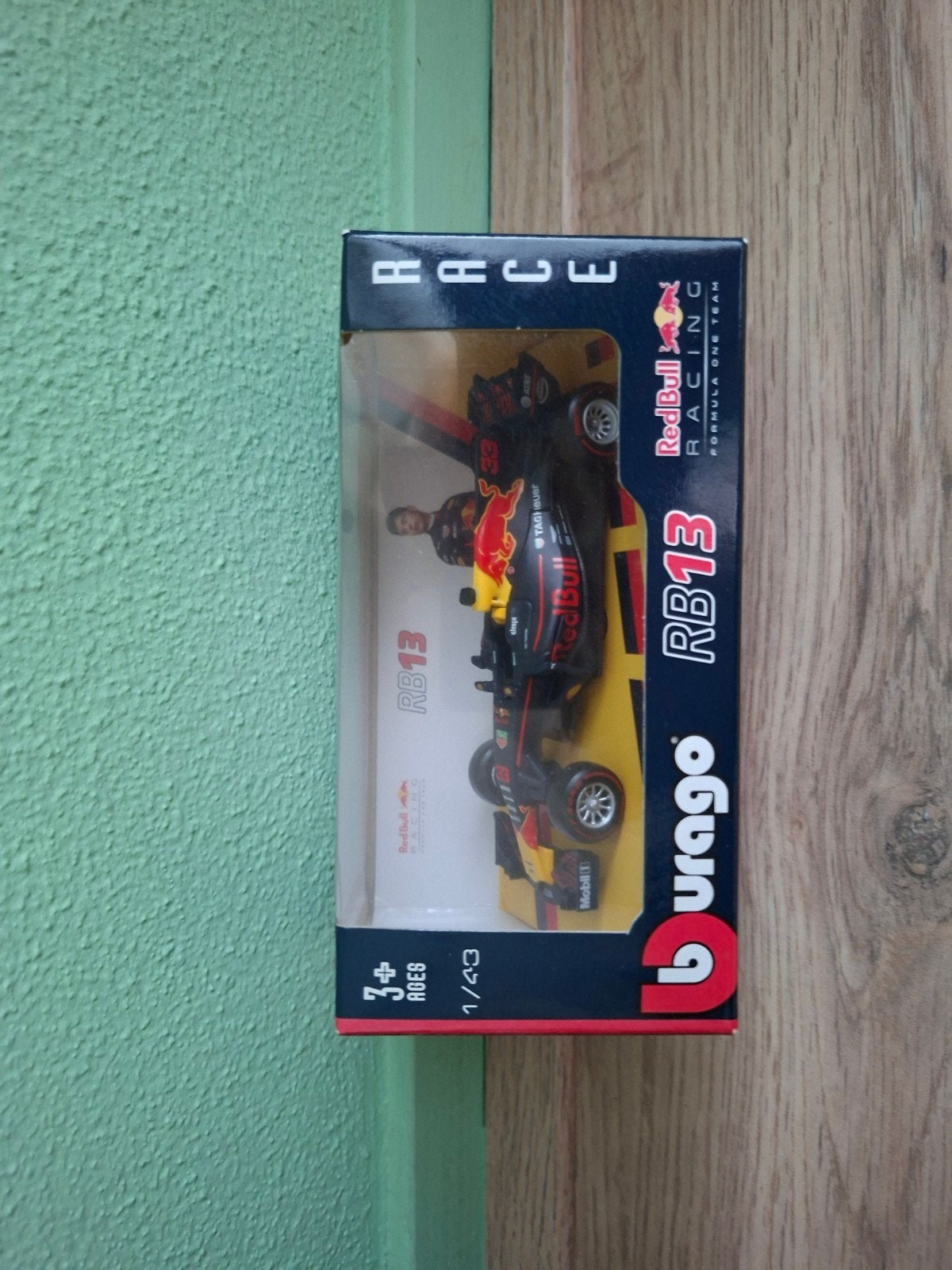 RB13 schaal 1:43 max verstappen 

Max verstappen RB13 
Red b, Ophalen, Nieuw, Overige merken