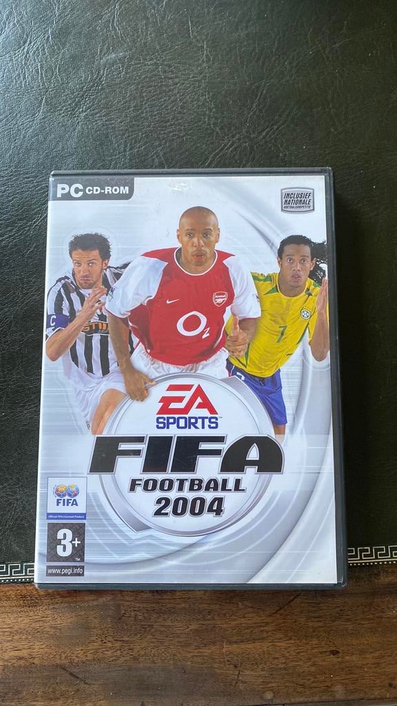 Fifa Football 2004, Ophalen of Verzenden, Zo goed als nieuw, Sport, 3 spelers of meer