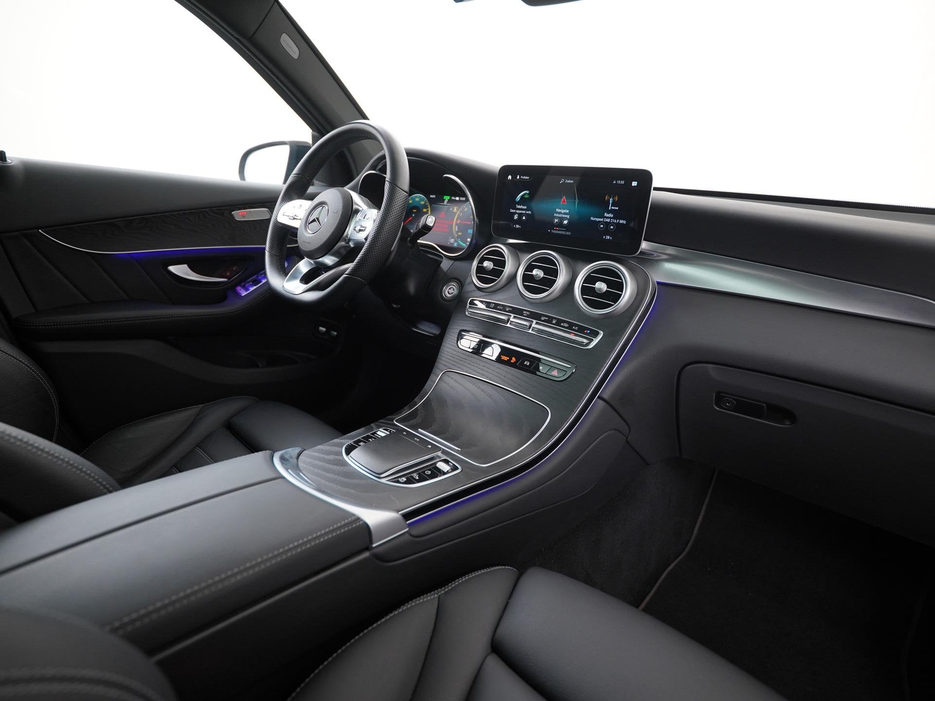 Mercedes-Benz GLC-klasse 300e 4MATIC AMG Night | Panoramadak, Auto's, Automaat, 12 maanden, 14 kWh, Gebruikt