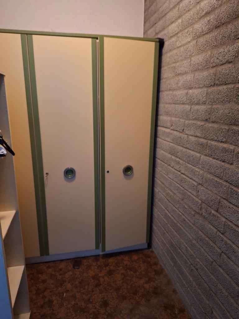 Gratis kast, Ophalen, Met deur(en), Gebruikt, 100 tot 150 cm