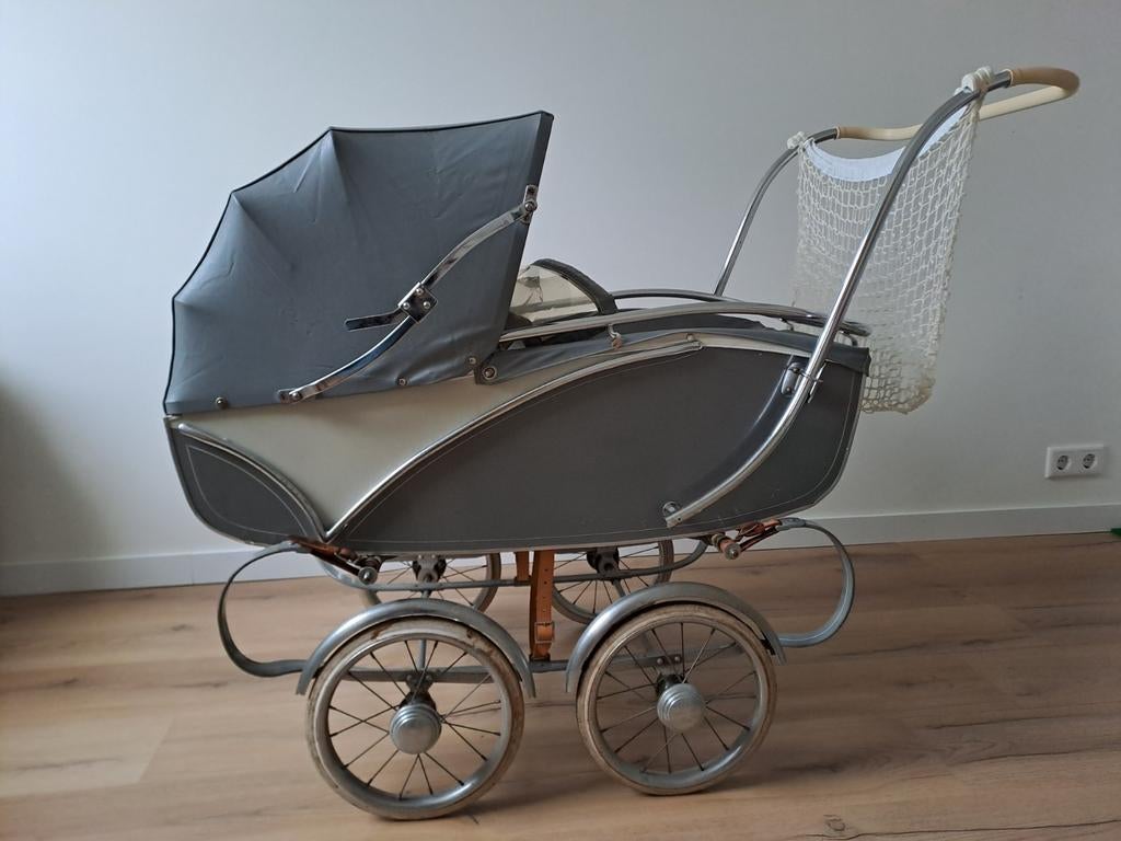 Vintage Kinderwagen - Klassiek en Stijlvol, Kinderen en Baby's, Kinderwagens en Combinaties, Gebruikt, Luchtbanden, Ophalen, Kinderwagen