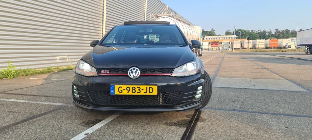 Volkswagen Golf 7 2.0 GTI 230PK AUT 2013 Zwart, Auto's, 65 €/maand, 4 cilinders, 1984 cc, Alcantara