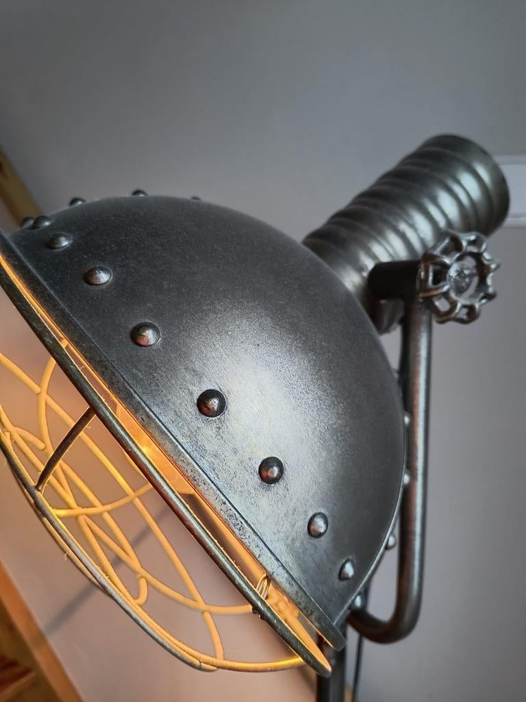 Stijlvolle staande lamp met lichtbron, 100 tot 150 cm, Ophalen of Verzenden, Zo goed als nieuw, Metaal