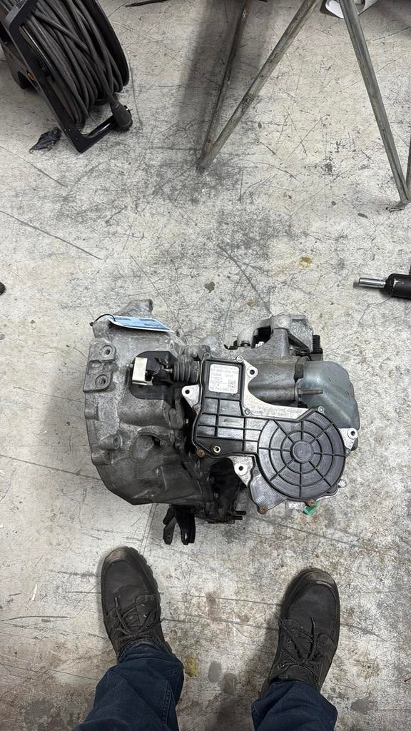 Versnellingsbak semi automaat peugeot 208, Auto-onderdelen, Transmissie en Toebehoren, Ophalen of Verzenden, Peugeot
