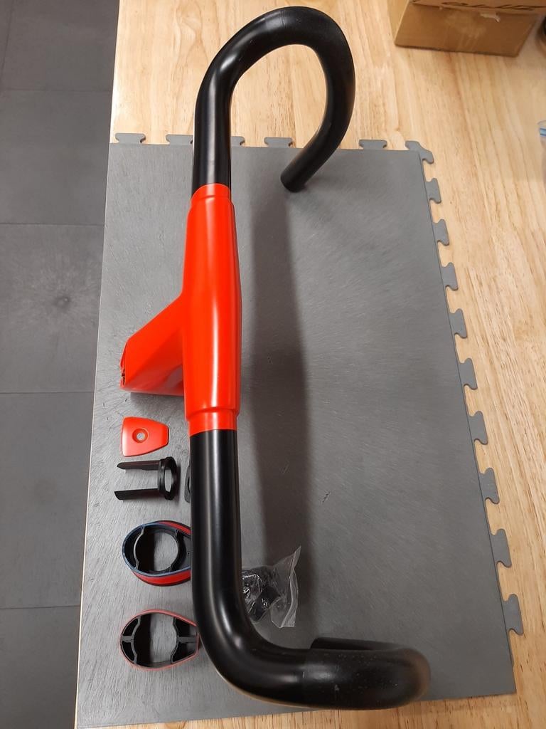 BMC ICS One-Piece carbon cockpit, Fietsen en Brommers, Bmc, Stuur, Bmc, Zo goed als nieuw