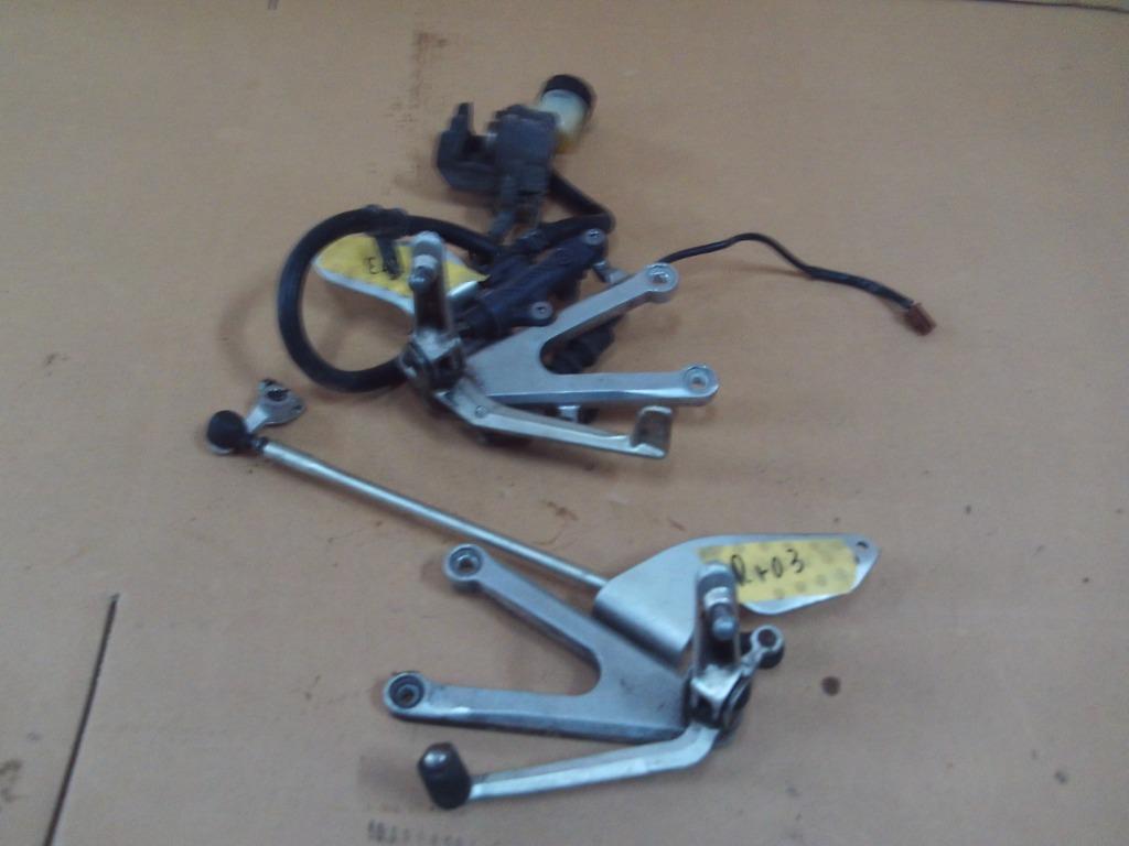 Set voetsteunen met schetsplaten Yamaha R1 bj02-02 5pw, Motoren, Onderdelen | Yamaha, Ophalen of Verzenden, Gebruikt