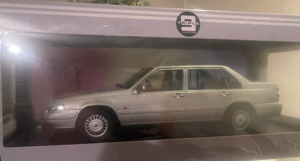 Triple9 1/18 Volvo 960 Nieuw in doos, Hobby en Vrije tijd, Modelauto's | 1:18, Triple9, Nieuw, Ophalen of Verzenden, D