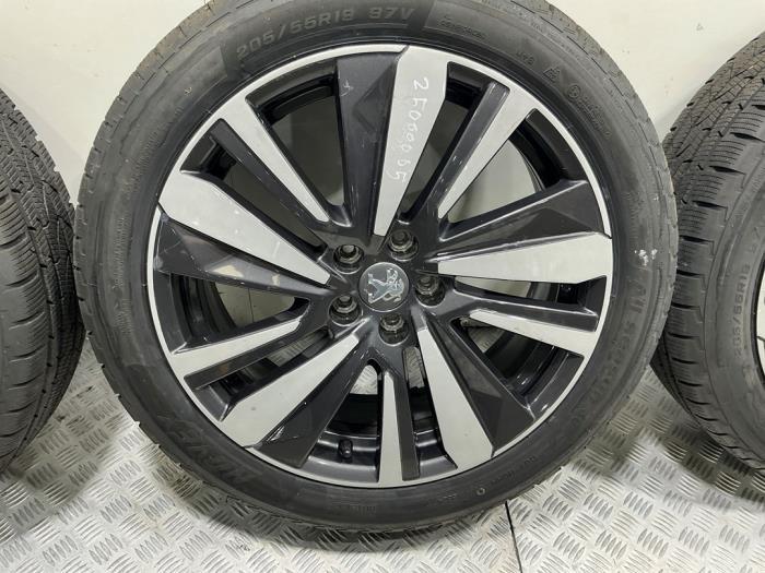 Sportvelgenset + winterbanden van een Peugeot 3008 (3008 16-, Auto-onderdelen, Banden en Velgen, 12 maanden garantie, Gebruikt