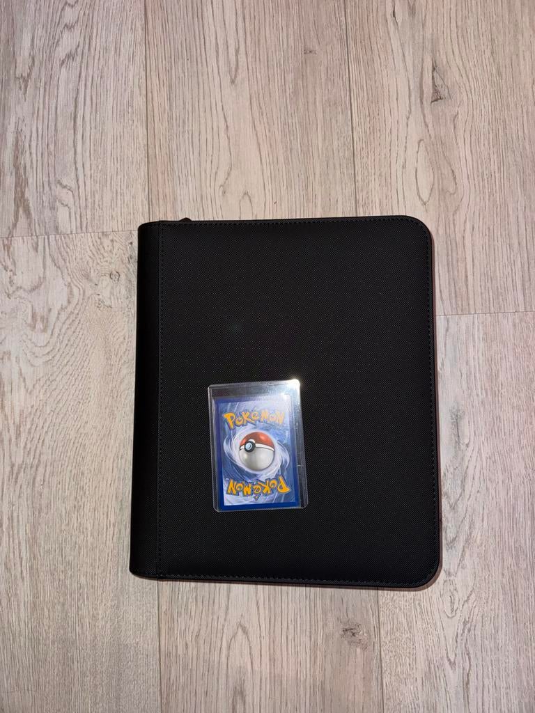 Pokemon toploader / binder  Map 4 Pocket - 112 Kaarten, Hobby en Vrije tijd, Ophalen of Verzenden, Nieuw, Boek of Catalogus