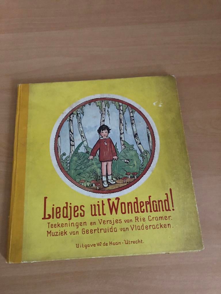 Liedjes uit Wonderland met tekeningen van Rie Cramer, Ophalen of Verzenden