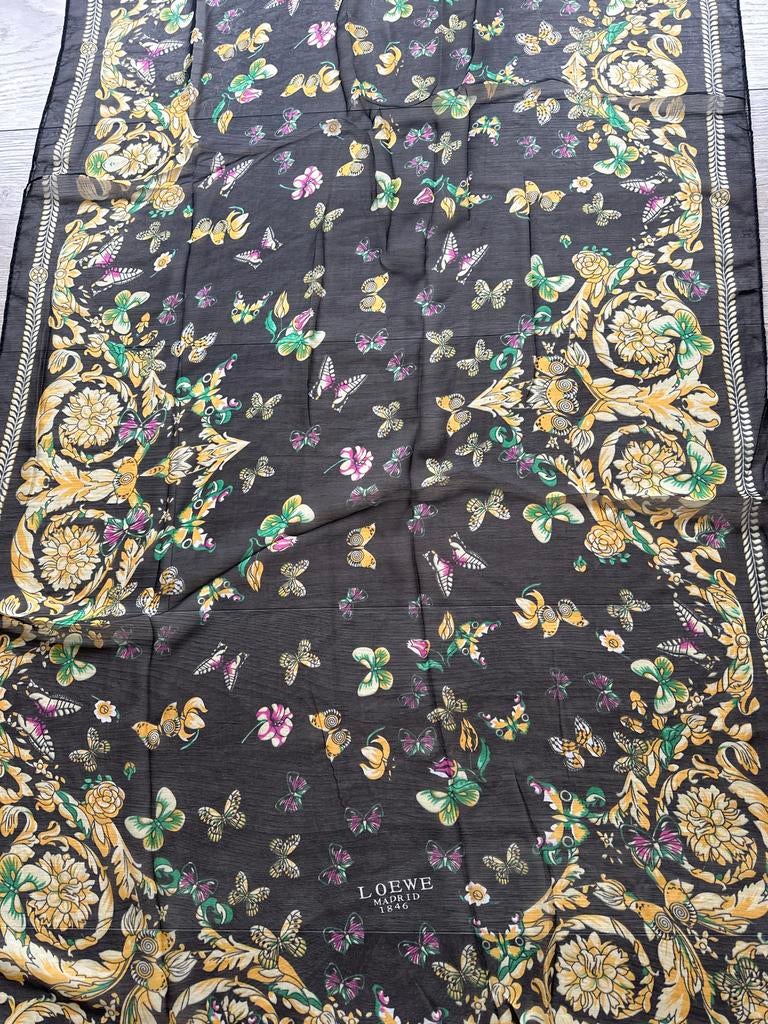 LOEWE Madrid 1846 Zijden Sjaal - Vlinders en Bloemen, Kleding | Dames, Ophalen of Verzenden, Zo goed als nieuw, One size fits all