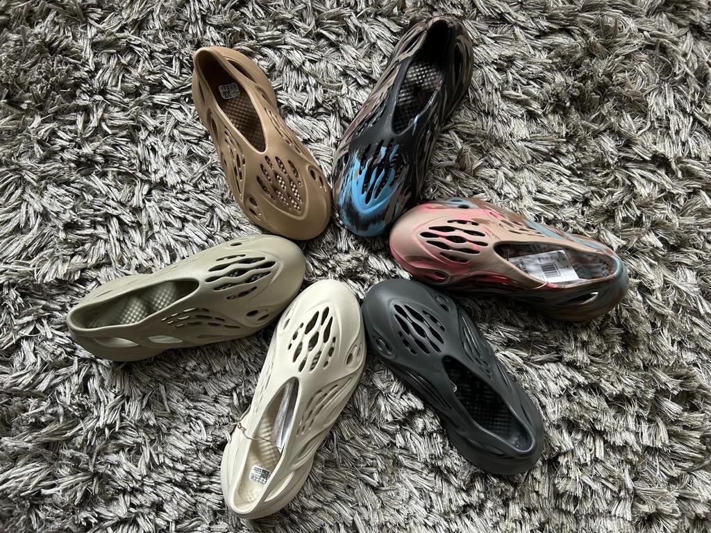 Yeezy Foam RNNR (Diverse kleuren & maten), Slippers, Overige kleuren, Nieuw, Ophalen of Verzenden