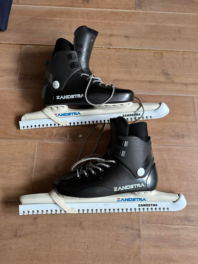 Zandstra schaatsen (zwart) goede staat incl berscherming, Ophalen, Zo goed als nieuw, Noren, Zandstra