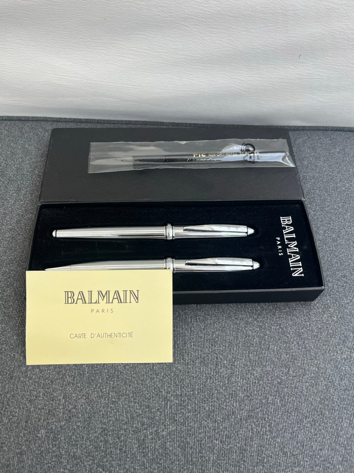 Balmain Paris Pennenset - Elegant en Stijlvol, Pennenset, Met doosje, Zo goed als nieuw, Ophalen