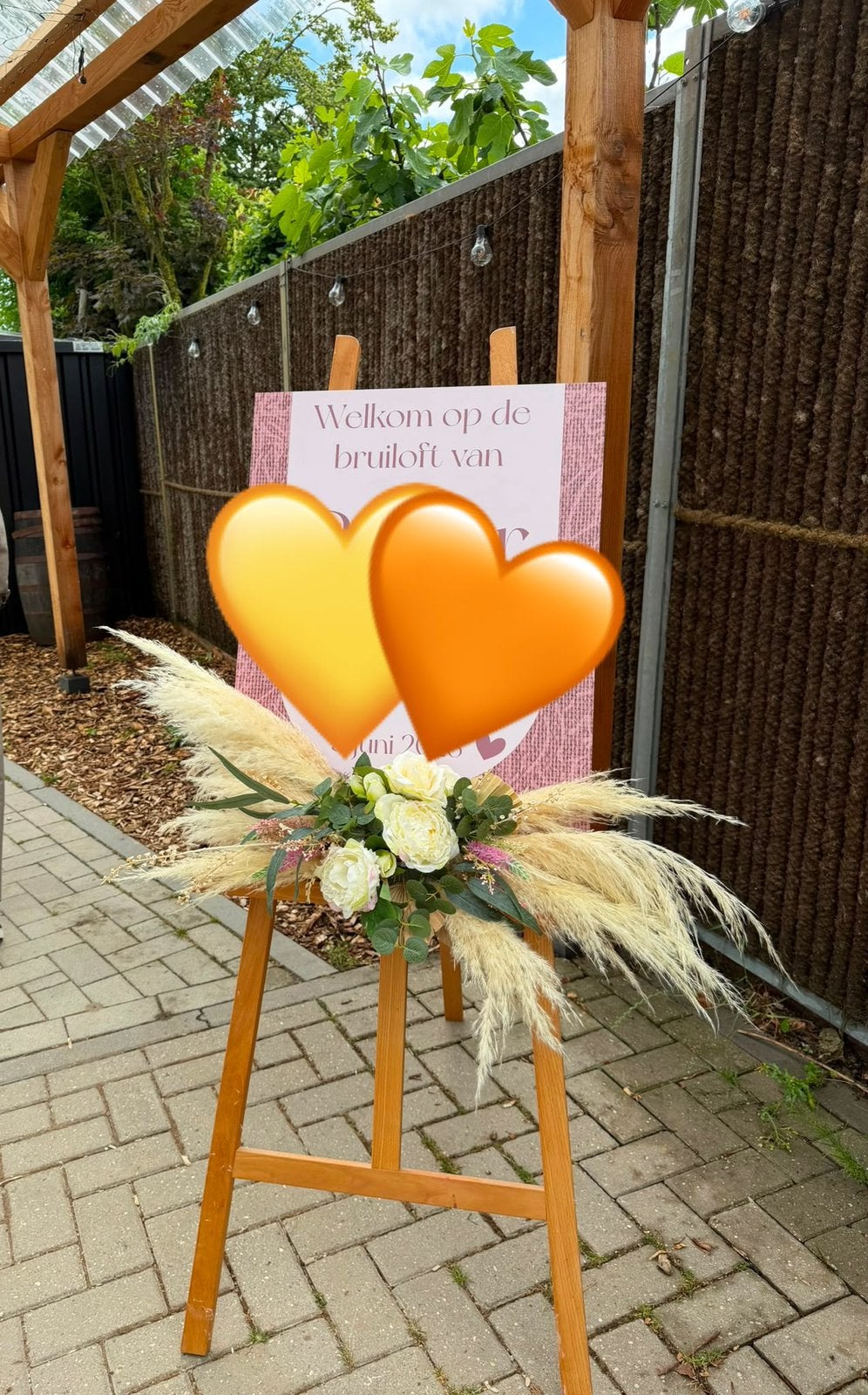 Schildersezel met bloemstuk, als welkom bij bruiloft, Ophalen, Versiering, Geboorte of Huwelijk