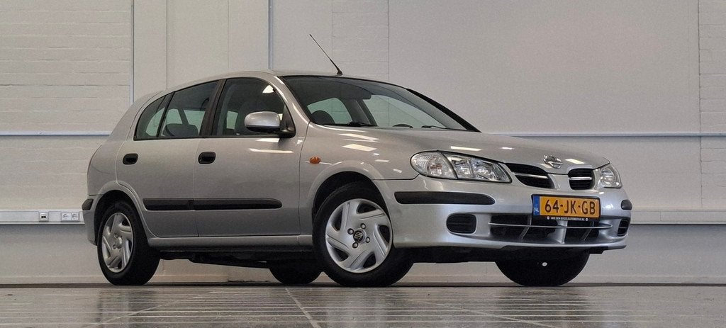 Nissan Almera 1.8i 16V Comfort Automaat Airco Trekhaak Garan, Auto's, Nissan, Stof, Gebruikt, Zwart, Origineel Nederlands