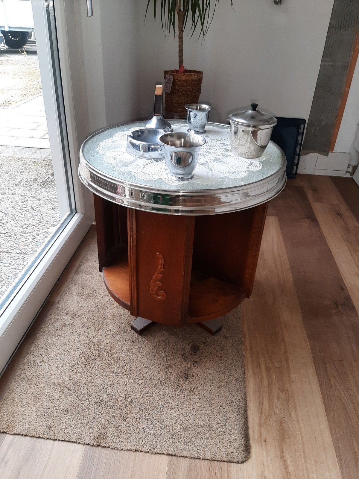 Vintage ronde bijzettafel met glazen blad, Ophalen