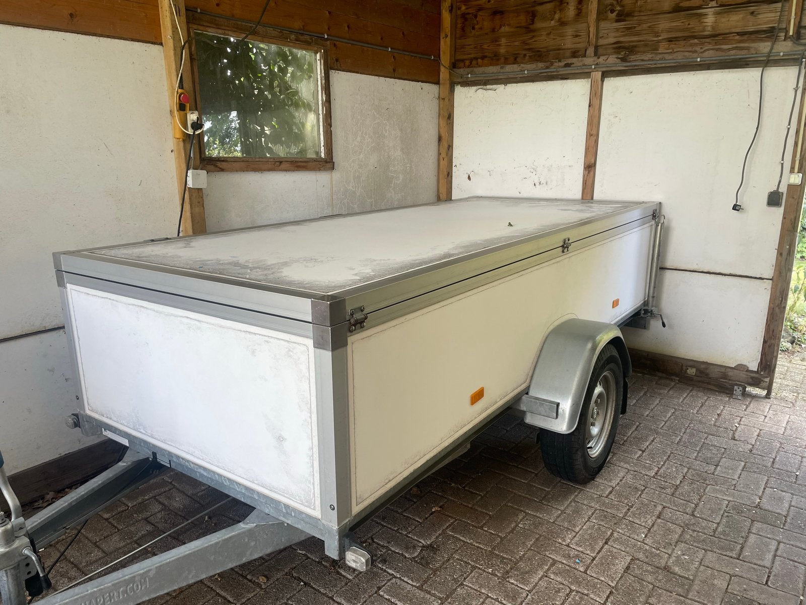 Nette bagage aanhanger 1350kg laadvermogen, Ophalen, Zo goed als nieuw
