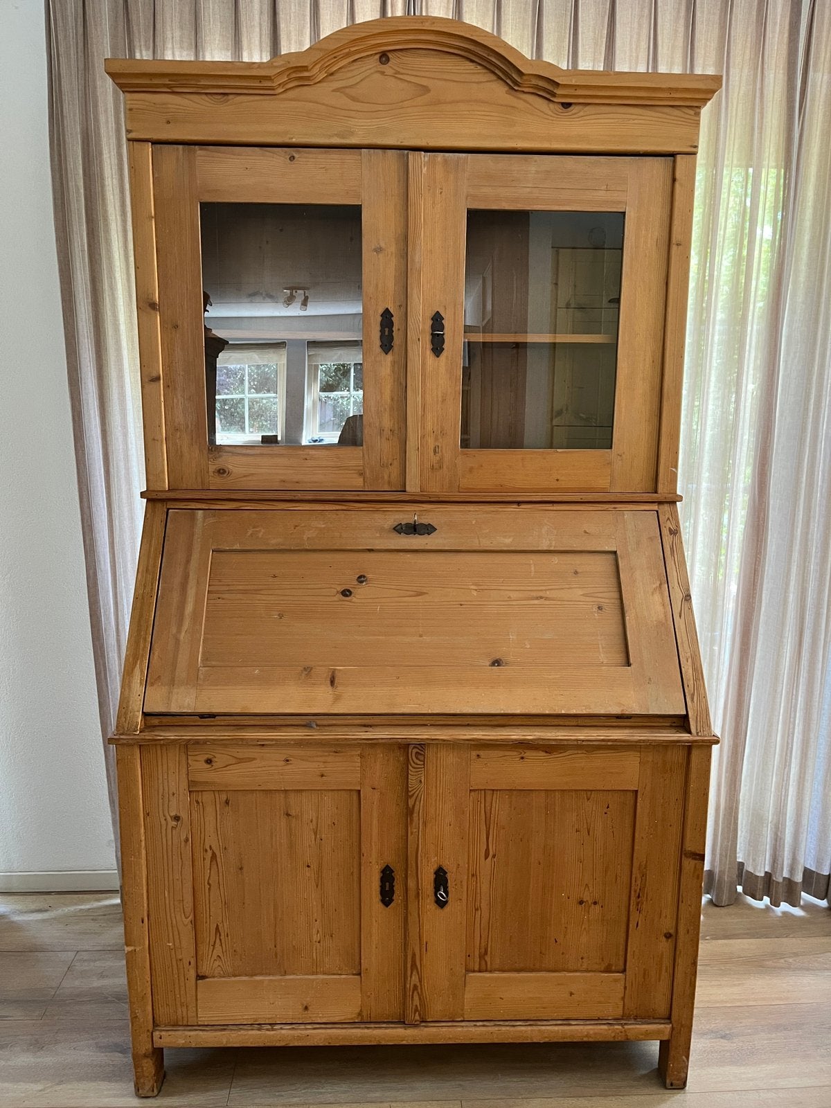 Landelijke Buffetkast met schrijfblad, veel bergruimte., Huis en Inrichting, Ophalen, Gebruikt, 100 tot 150 cm, 200 cm of meer