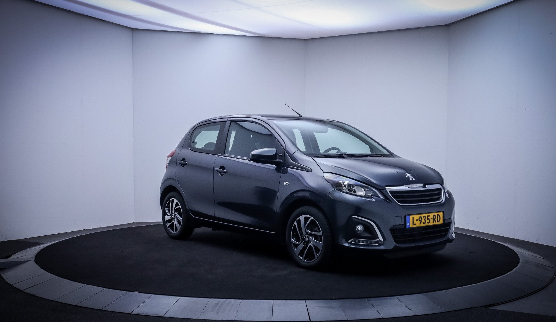 Peugeot 108 1.0 e-VTi Aut. ALLURE CAMERA | NAVI | CLIMA | KE, Stof, Gebruikt, 4 stoelen, 3 cilinders