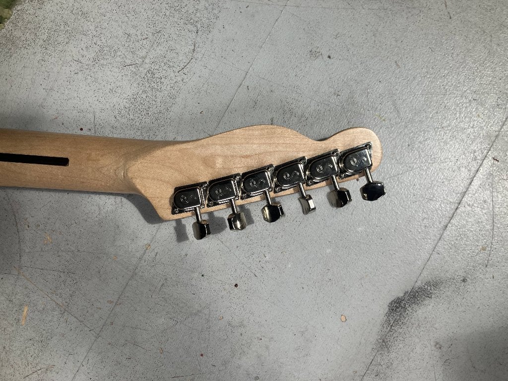 Foto 4 van Elektrische gitaar (strat body, tele hals)