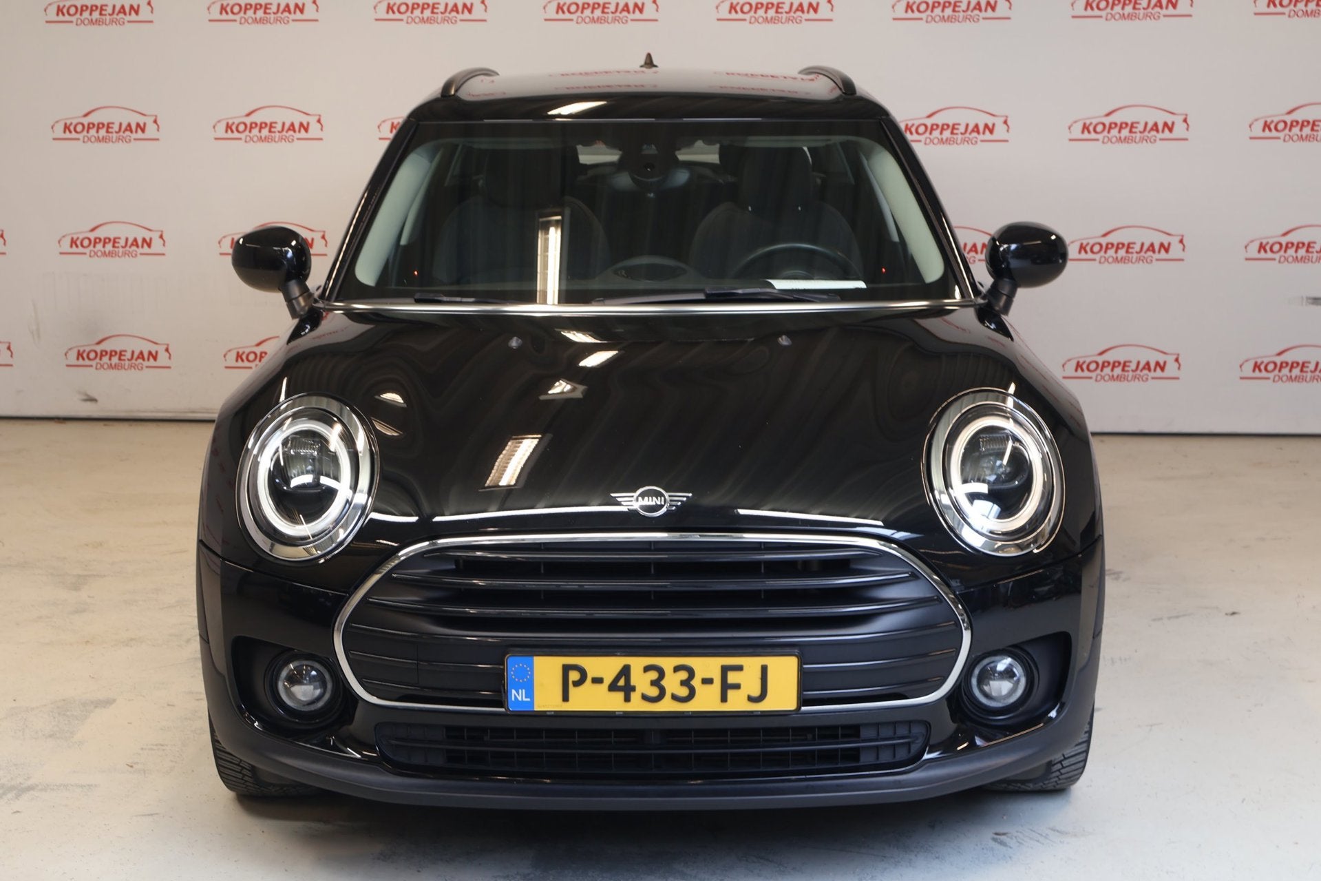 Mini Clubman 1.5 One Business Edition NL auto, LED, union ja, Gebruikt, 715 kg, Leder en Stof, Zwart