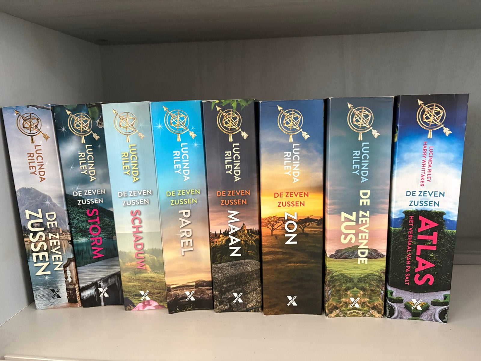 De Zeven Zussen serie - Lucinda Riley (8 boeken), Ophalen of Verzenden, Gelezen