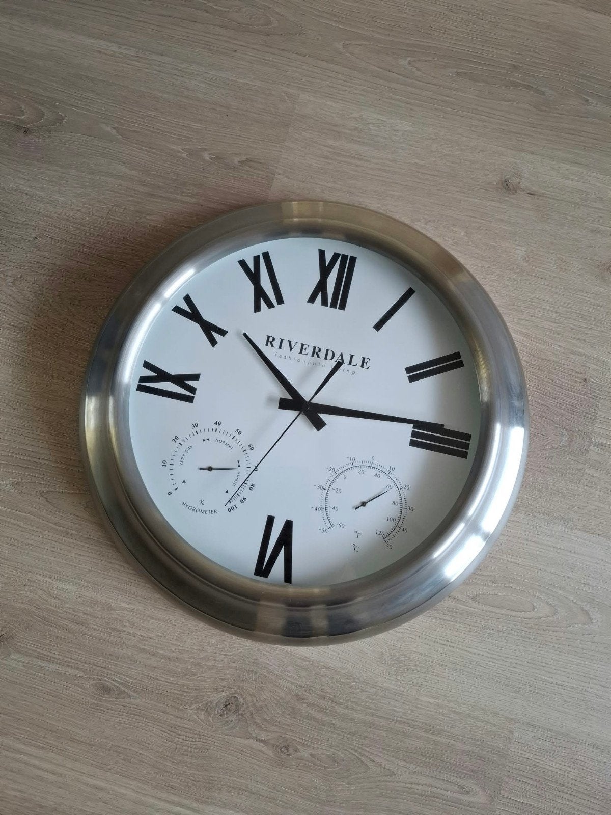 Mooie, grote klok van Riverdale, Ophalen, Wandklok