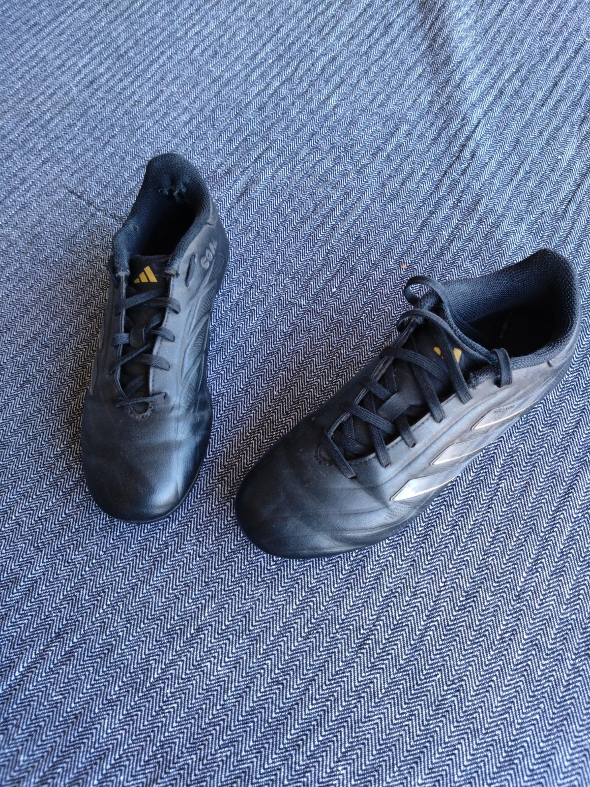 Adidas voetbalschoenen zwart - Maat 35,5, Maat XS of kleiner, Ophalen, Gebruikt, Schoenen