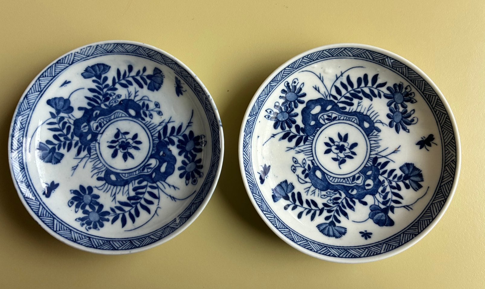 2 oude schoteltjes, Ophalen of Verzenden