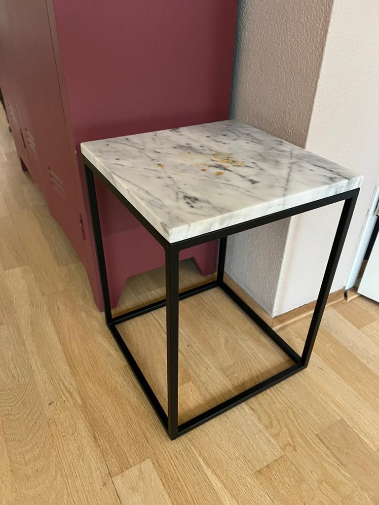 Bijzettafel marmer blad met zwart onderstel, Minder dan 55 cm, Gebruikt, Vierkant, Ophalen