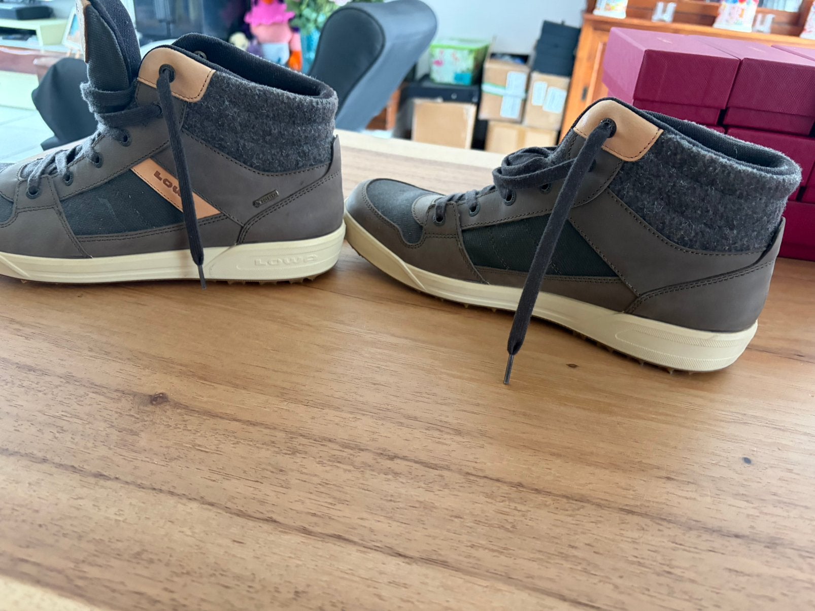 Lowa wandel/loopschoenen, Bruin, Nieuw, Ophalen of Verzenden, Wandelschoenen of Bergschoenen