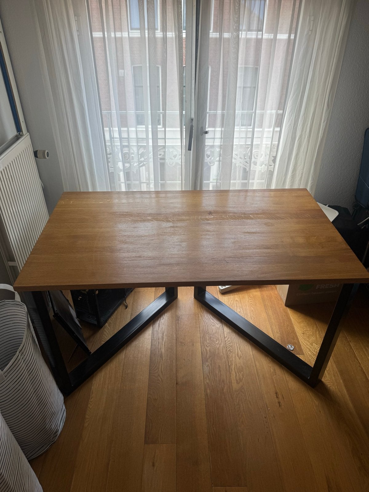 Eikenhouten bureau met metalen onderstel (stoel optioneel), Huis en Inrichting, Bureaus, Gebruikt, Ophalen