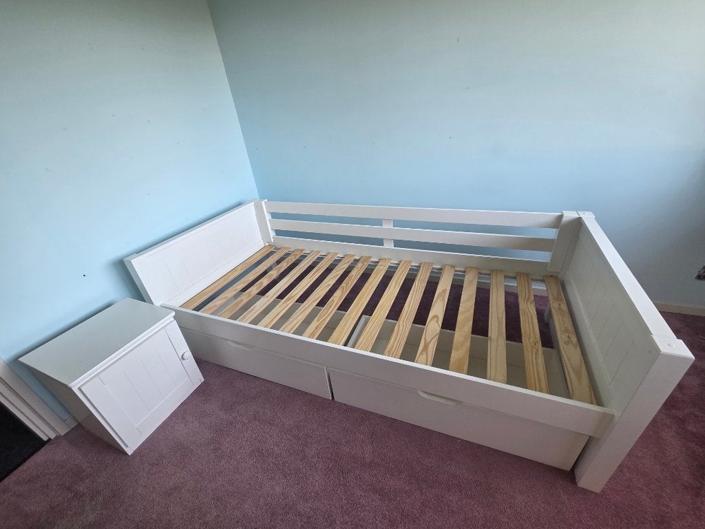 Complete kinderkamer: kinderbed, kledingkast en nachtkastje, Kinderen en Baby's, Kinderkamer | Complete kinderkamers, Ophalen