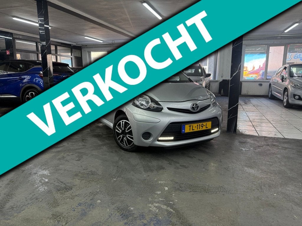 Toyota Aygo 1.0 VVT-i Aspiration Automaat | Navigatie | Airc, Auto's, Euro 5, Gebruikt, Parkeersensor, 4 stoelen