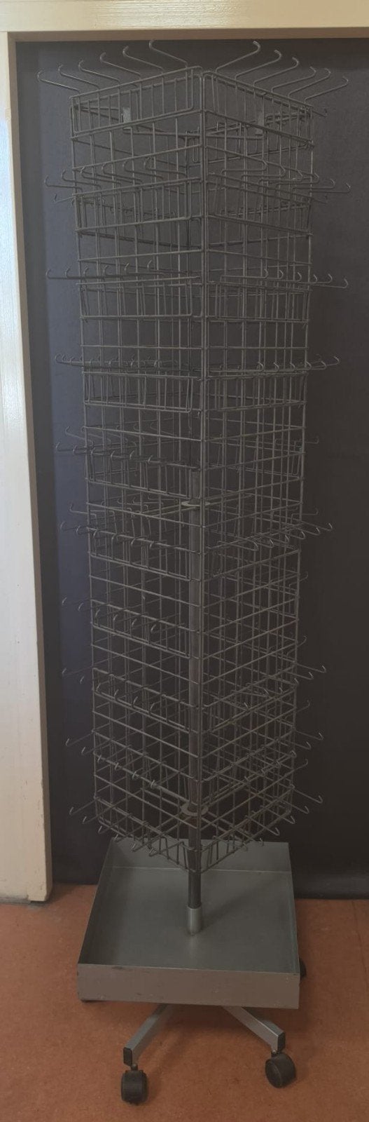 Verkoopdisplay molen met haken € 15,-, Ophalen, Gebruikt, ., .
