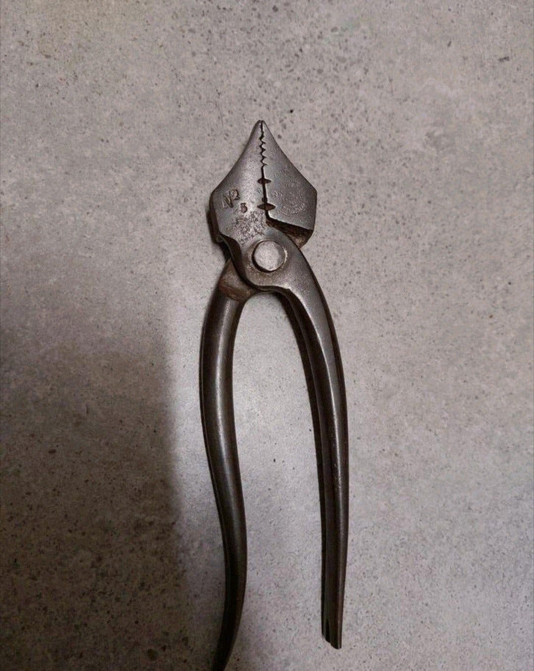 Schoenmaker tang leerbewerken tang leer schoen
Oude schoenma, Ophalen of Verzenden