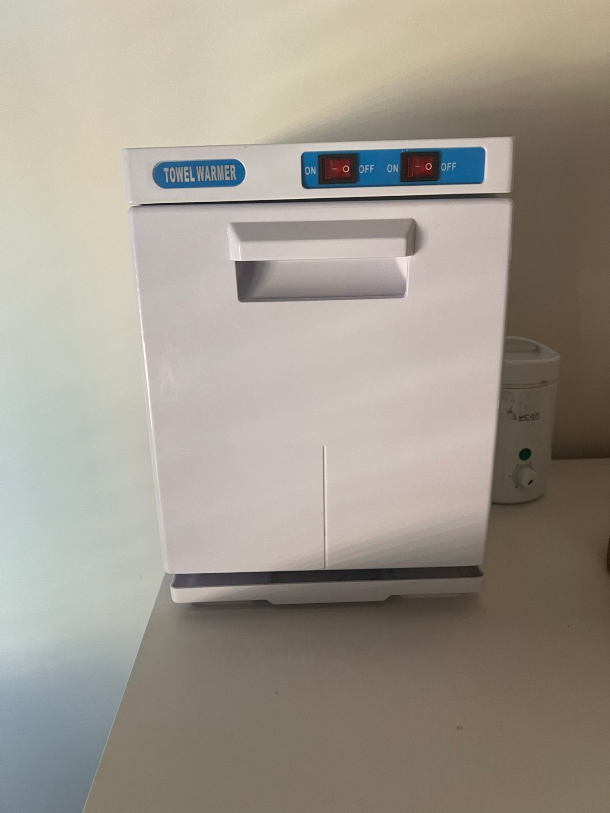 Handdoekwarmer voor salon of thuis, Ophalen, Zo goed als nieuw