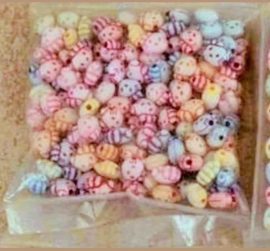 Kleurrijke Hello Kitty  kralen voor sieraden maken, Ophalen of Verzenden, Nieuw, Kraal