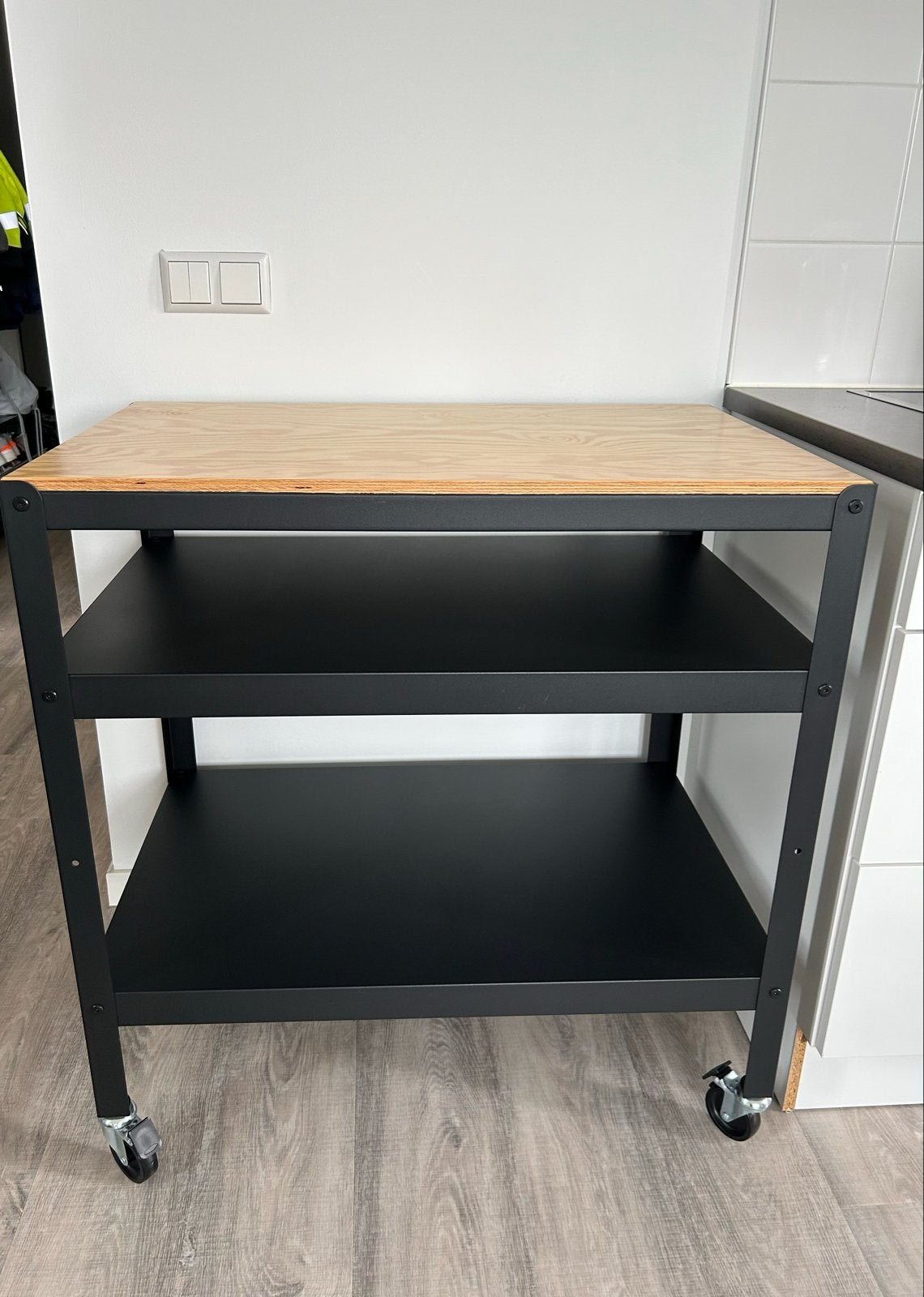 Ikea Bror Roltafel - 85x55x88 cm - Industrieel Design, Huis en Inrichting, Ophalen, Hout, Industrieel, Gebruikt