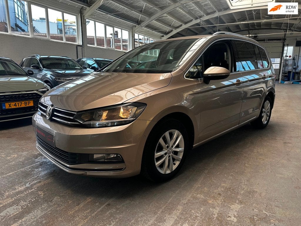 Volkswagen Touran 1.6 TDI SCR Highline, Gebruikt, Zwart, 4 cilinders, 116 pk