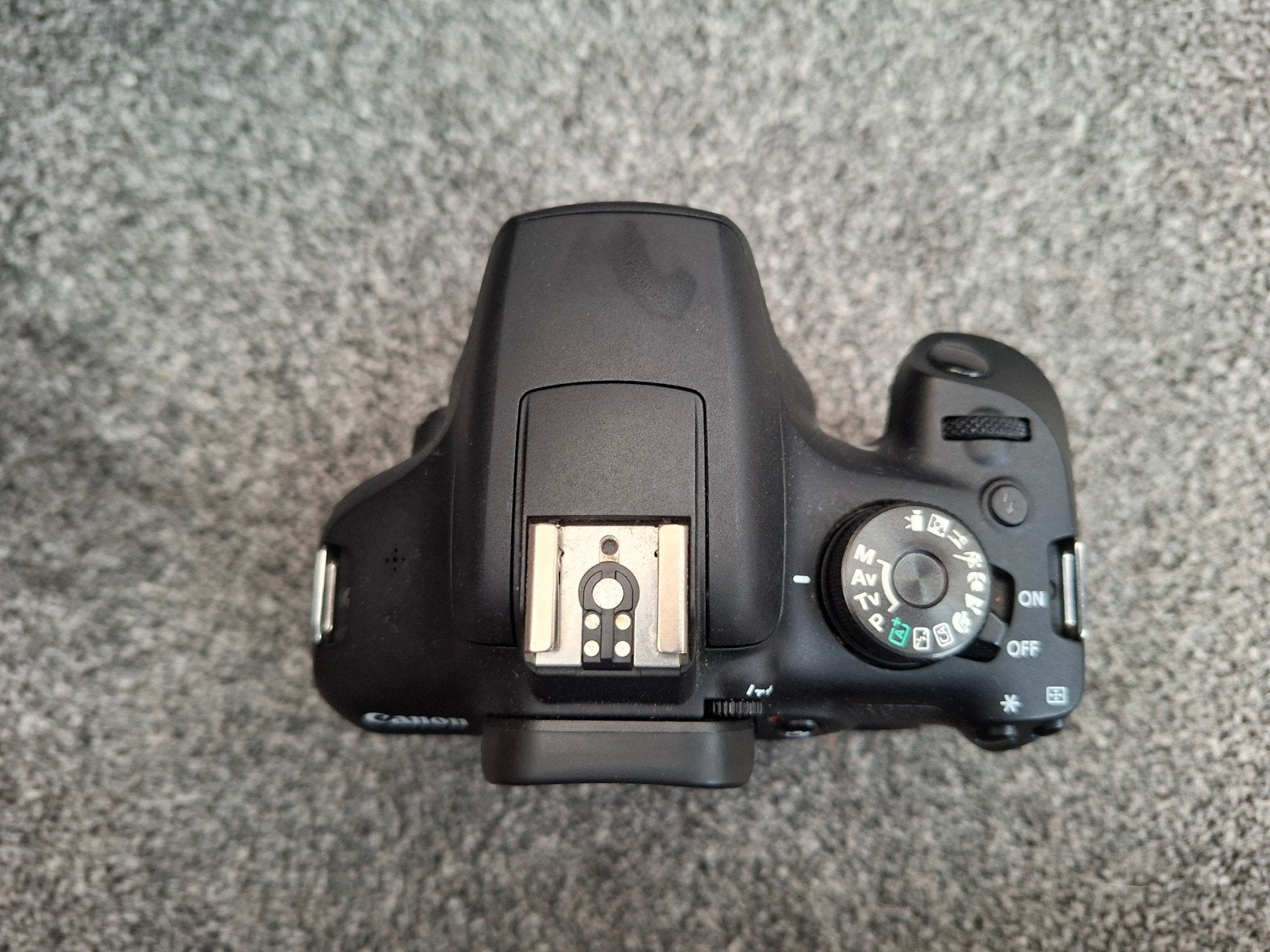 Canon EOS 2000D Spiegelreflexcamera met 2 accu's, Audio, Tv en Foto, Fotocamera's Digitaal, Ophalen, Spiegelreflex, Zo goed als nieuw