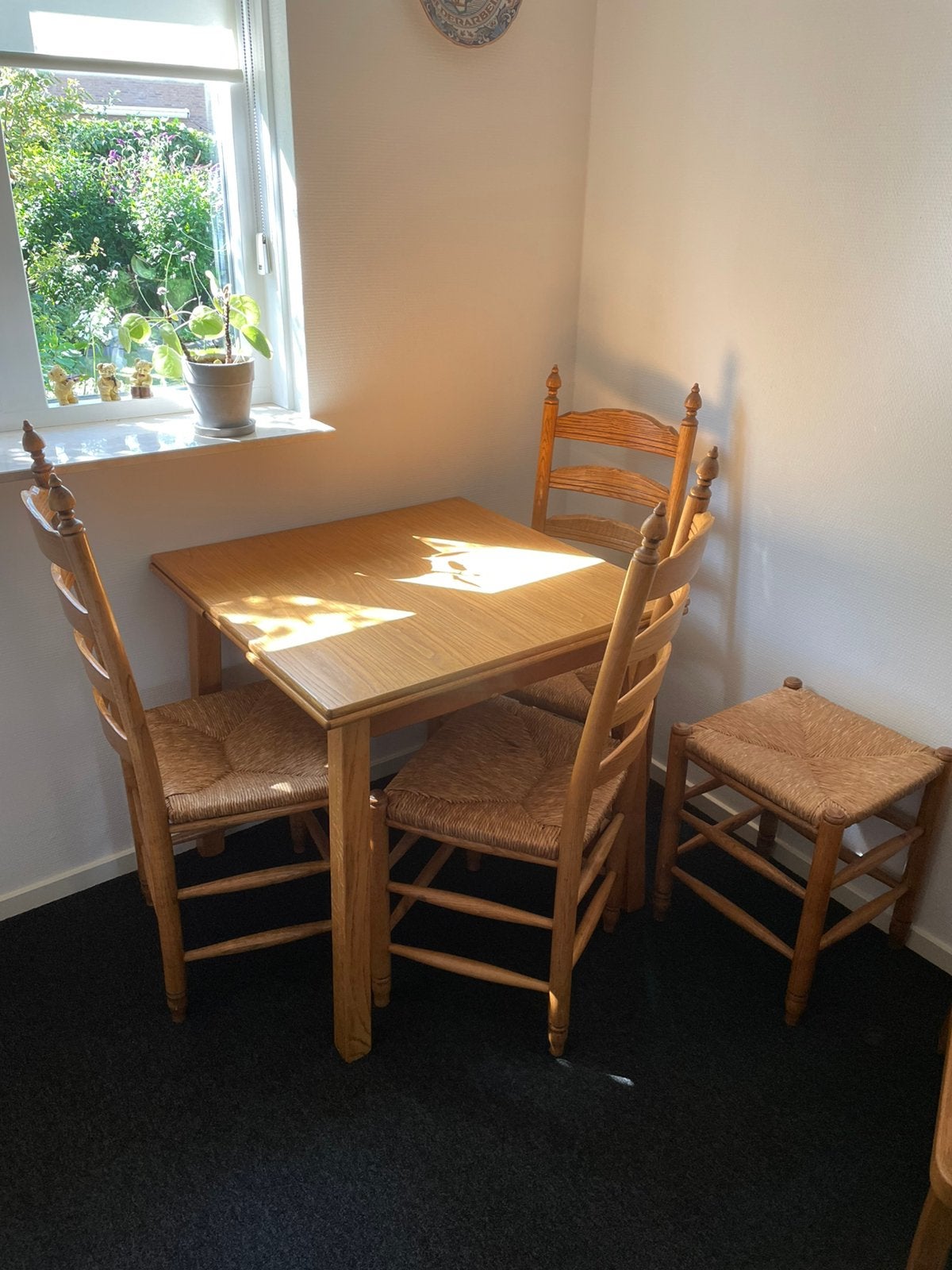 Eetkamertafel /eetkamerstoelen met rieten zitting (4 stuks), Ophalen, Gebruikt, Overige kleuren, Drie