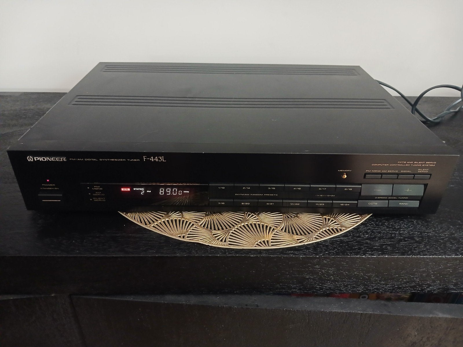 Pioneer F-443L FM/AM digitale synthesizer tuner. Deze tuner, Ophalen of Verzenden, Zo goed als nieuw