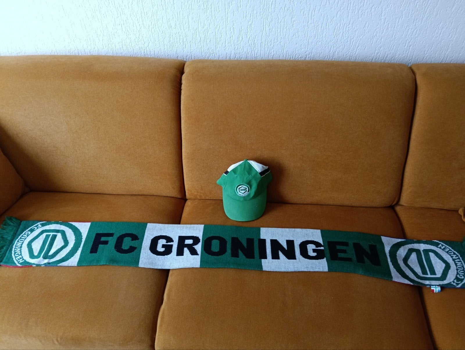 FC Groningen sjaal en pet - Trots van het Noorden, Ophalen of Verzenden, Gebruikt