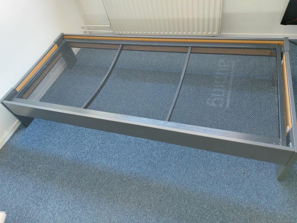 Eenpersoonsbed met spiraal bodem, Ophalen, Gebruikt, 90 cm, Eenpersoons