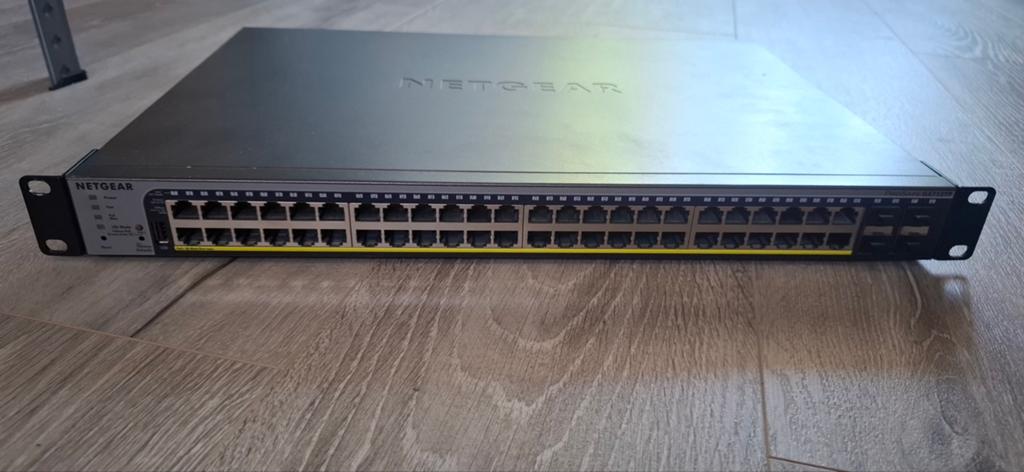 Netgear switch gs752tpv2, Computers en Software, Netwerk switches, Ophalen of Verzenden
